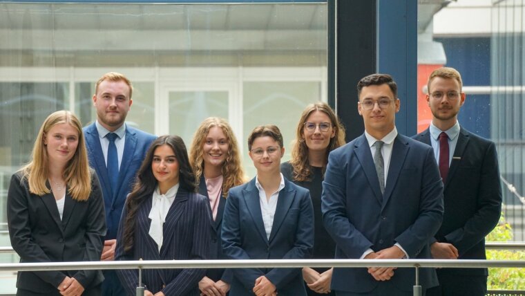 Gesamtes Team 16/9