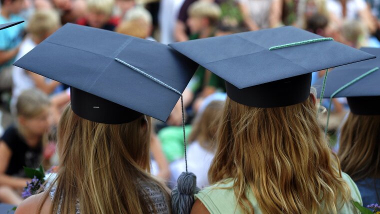 Abschlußfeier mit Doktor-Hüten