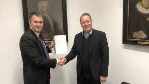 HonProf. Dr. Ruge mit Dekan Prof. Dr. Harke